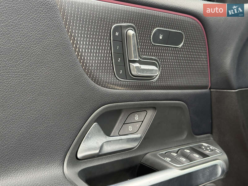 Внедорожник / Кроссовер Mercedes-Benz GLB-Class 2019 в Львове