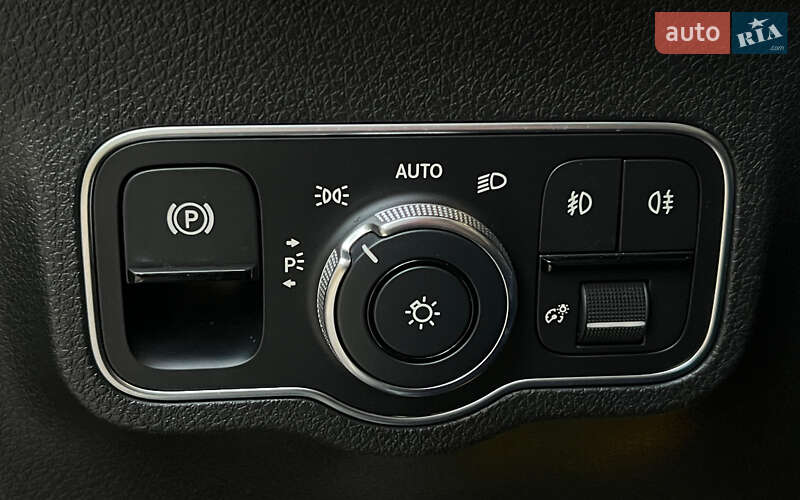 Позашляховик / Кросовер Mercedes-Benz GLB-Class 2019 в Львові