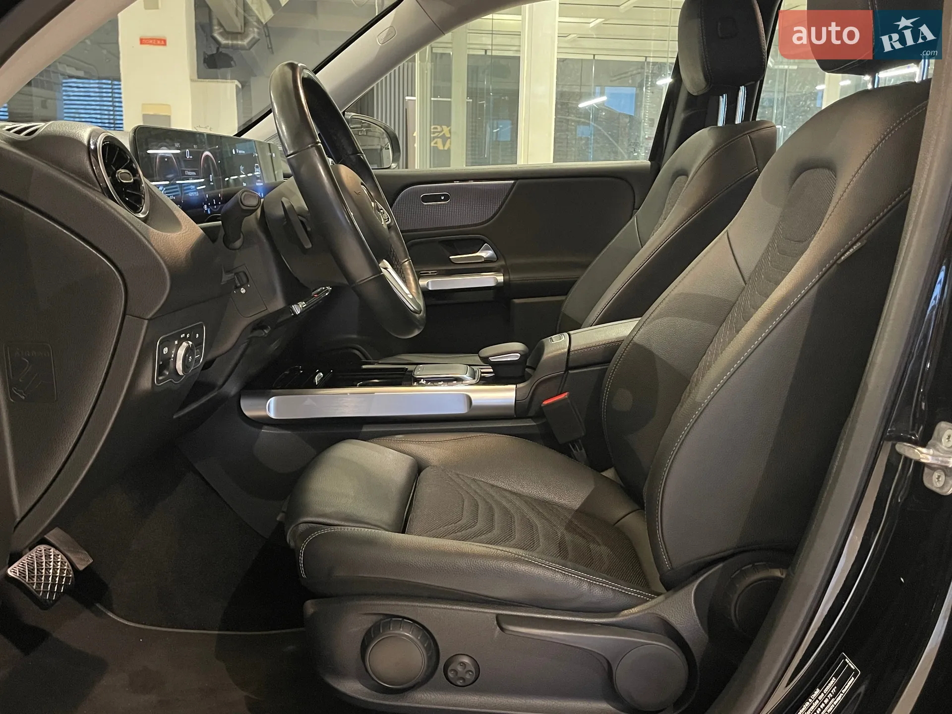 2023 Mercedes-Benz GLB - мініатюра 14