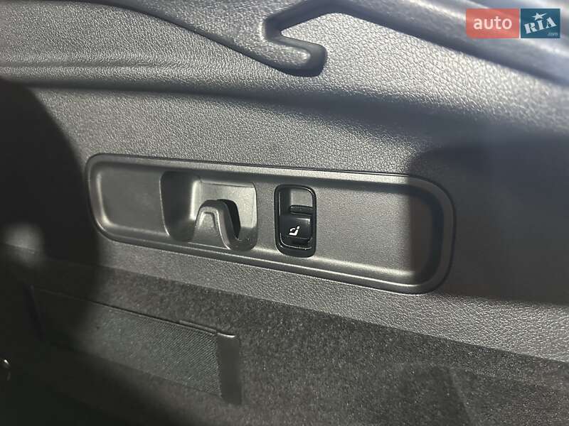 Позашляховик / Кросовер Mercedes-Benz GLC-Class Coupe 2024 в Києві фото 17 Позашляховик / Кросовер Mercedes-Benz GLC-Class Coupe 2024 в Києві