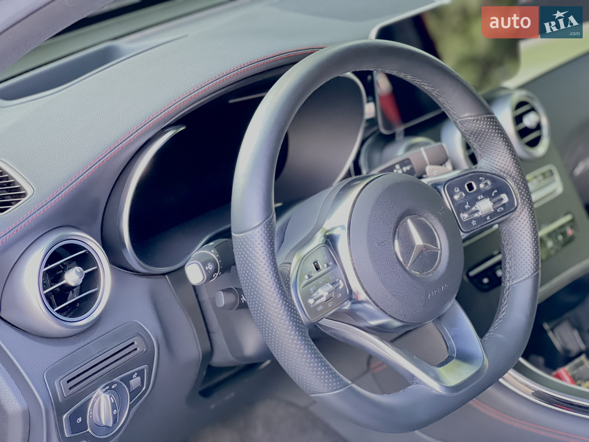 2019 Mercedes-Benz GLC - мініатюра 28