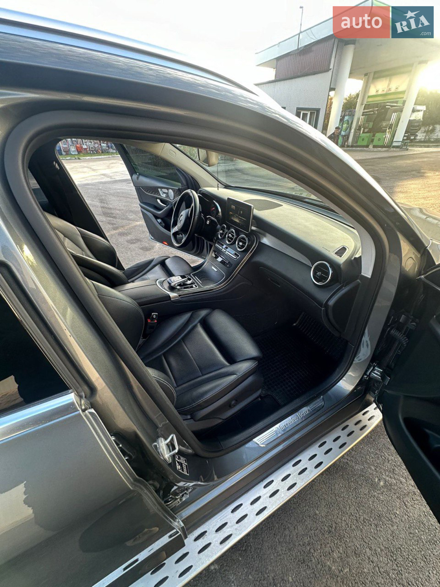 2017 Mercedes-Benz GLC - мініатюра 2