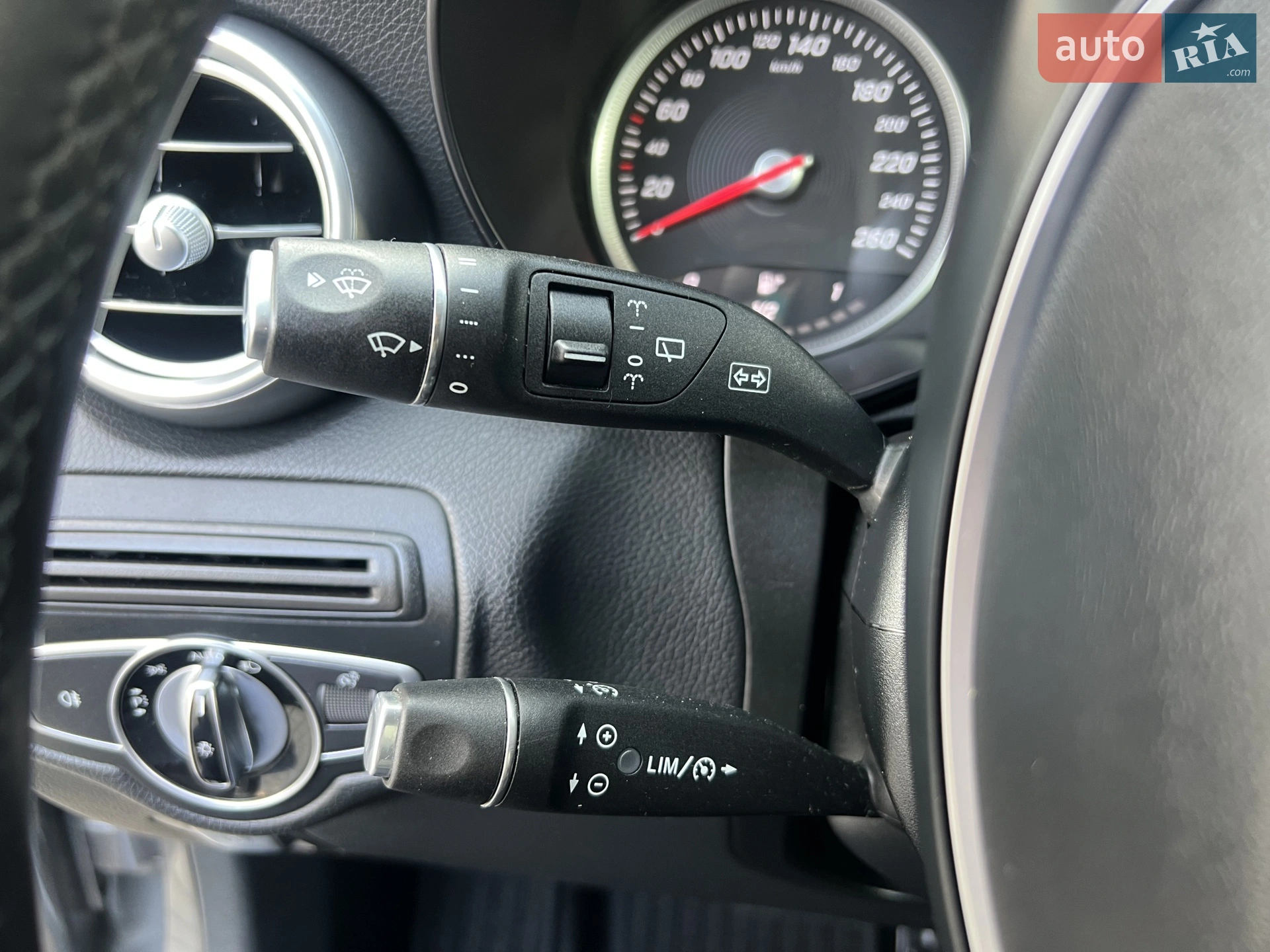 2016 Mercedes-Benz GLC - мініатюра 44