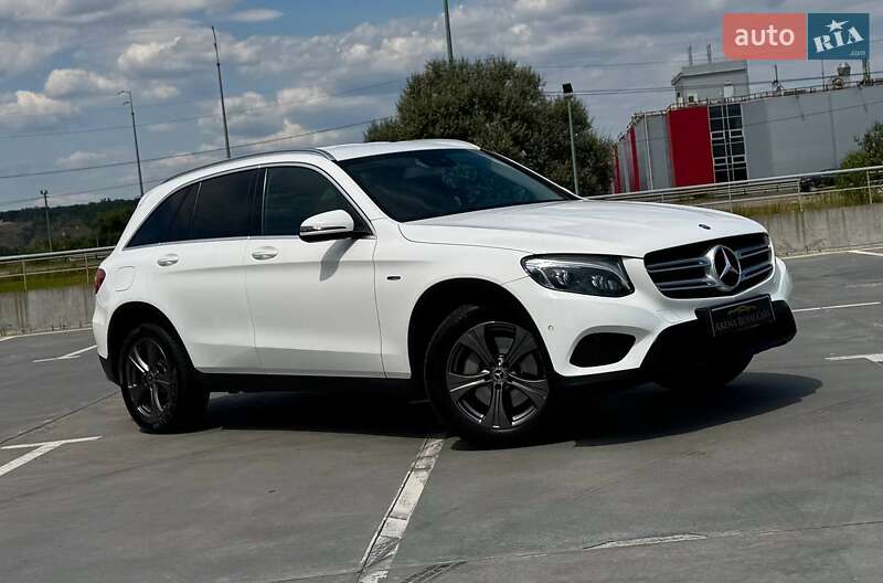 Внедорожник / Кроссовер Mercedes-Benz GLC-Class 2017 в 