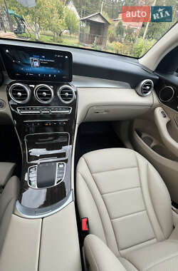Внедорожник / Кроссовер Mercedes-Benz GLC-Class 2022 в 