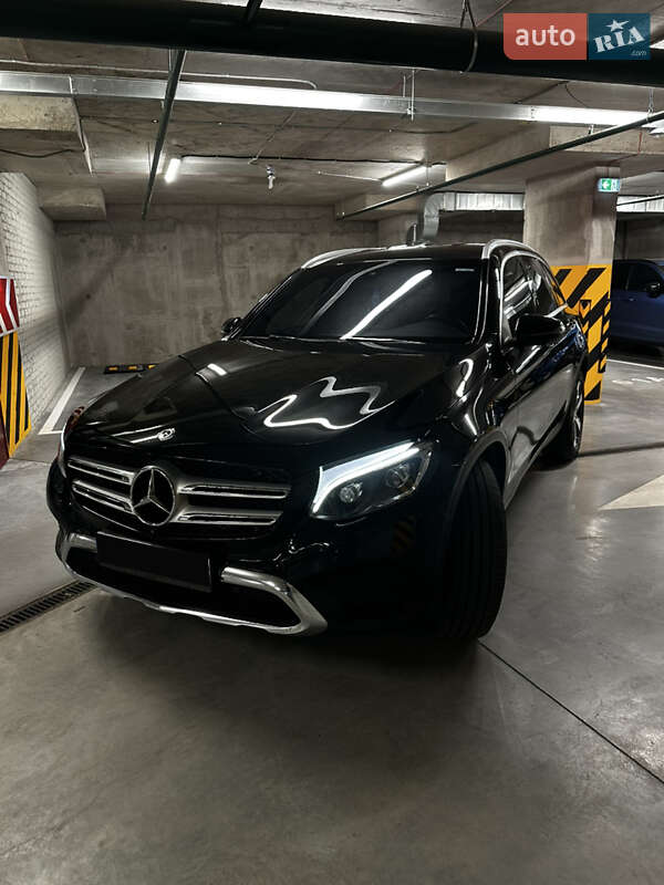 Внедорожник / Кроссовер Mercedes-Benz GLC-Class 2017 в 
