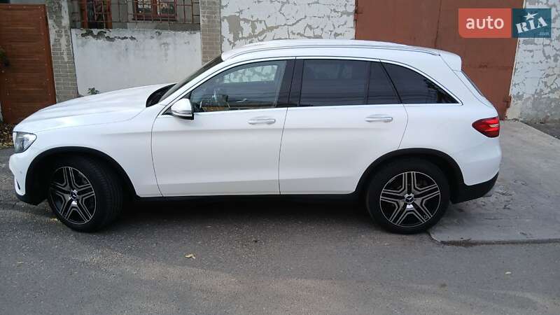 Позашляховик / Кросовер Mercedes-Benz GLC-Class 2015 в Одесі фото 3 Позашляховик / Кросовер Mercedes-Benz GLC-Class 2015 в Одесі