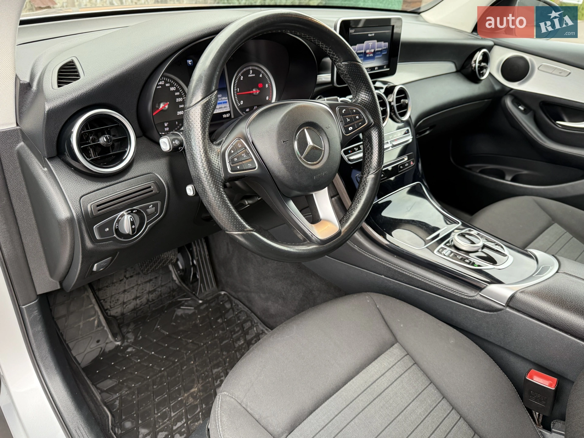 2016 Mercedes-Benz GLC - мініатюра 36