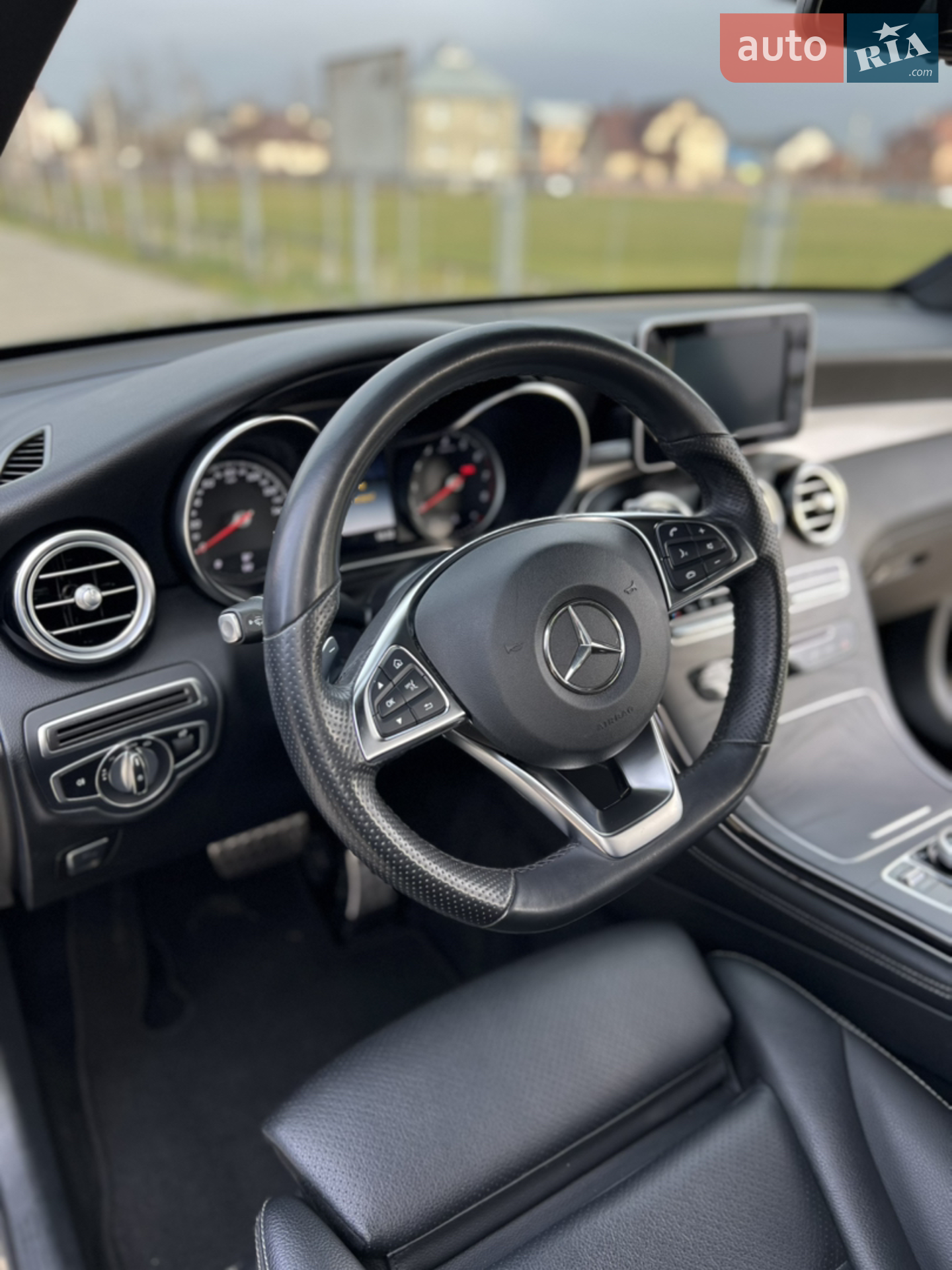 2019 Mercedes-Benz GLC - мініатюра 36