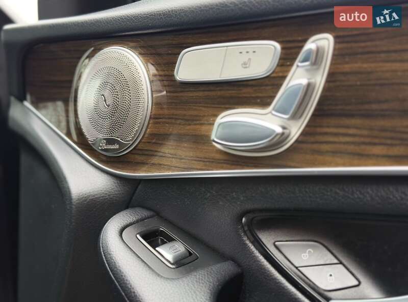 Внедорожник / Кроссовер Mercedes-Benz GLC-Class 2016 в Киеве