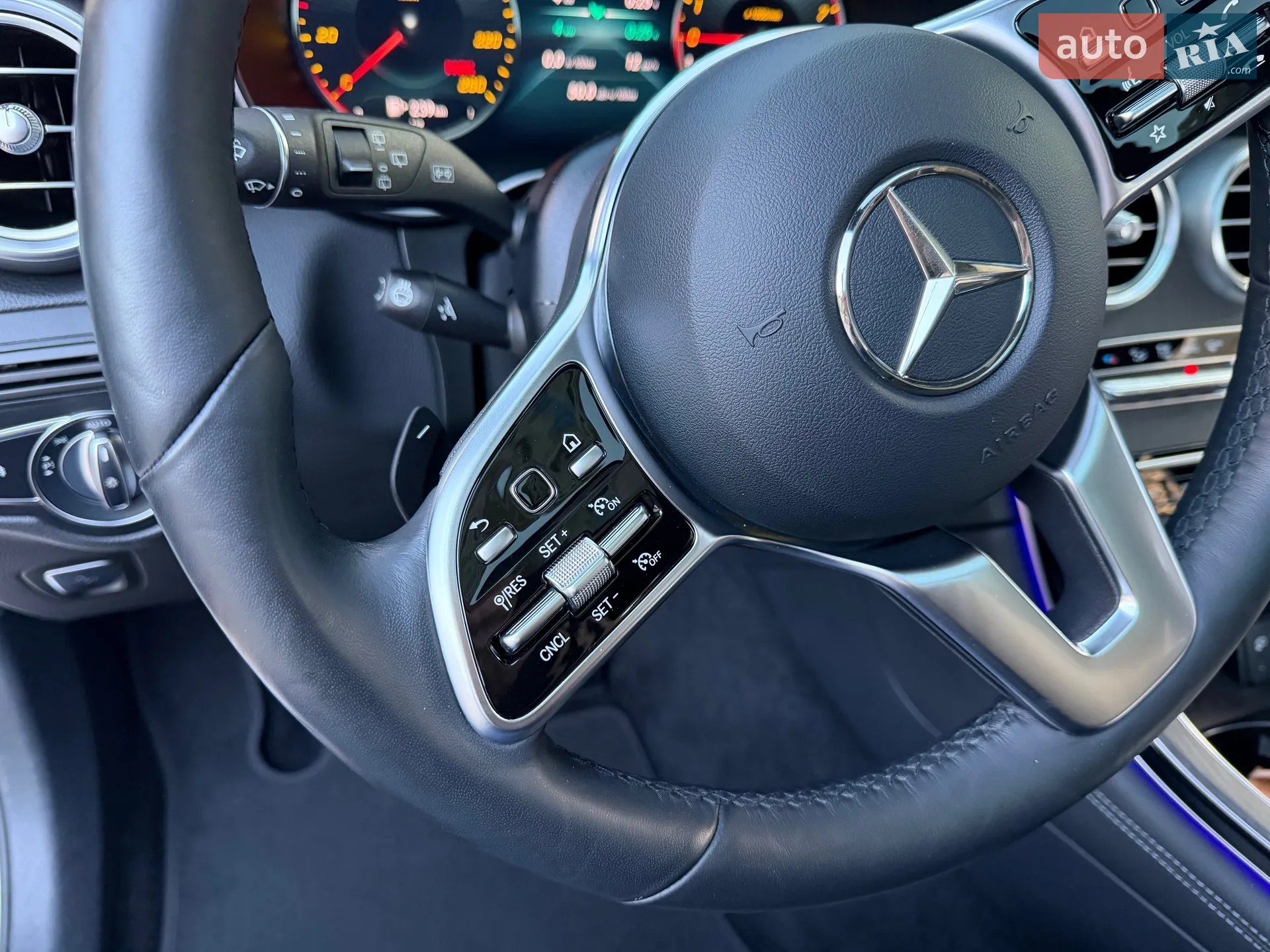 2020 Mercedes-Benz GLC - мініатюра 47