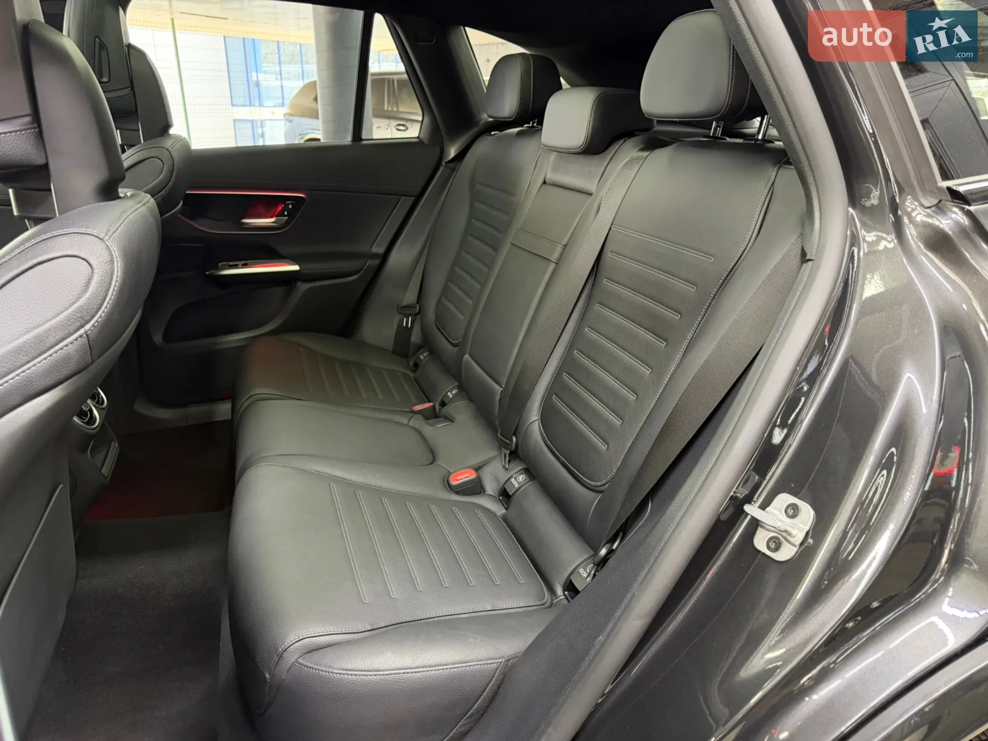 2025 Mercedes-Benz GLC - мініатюра 24