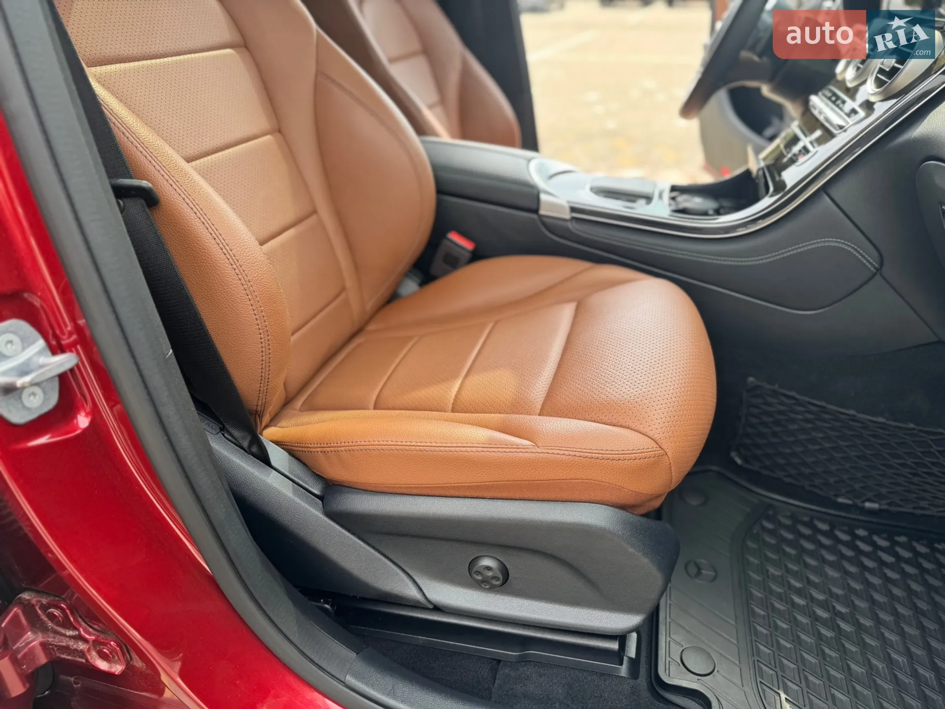 2020 Mercedes-Benz GLC - мініатюра 31