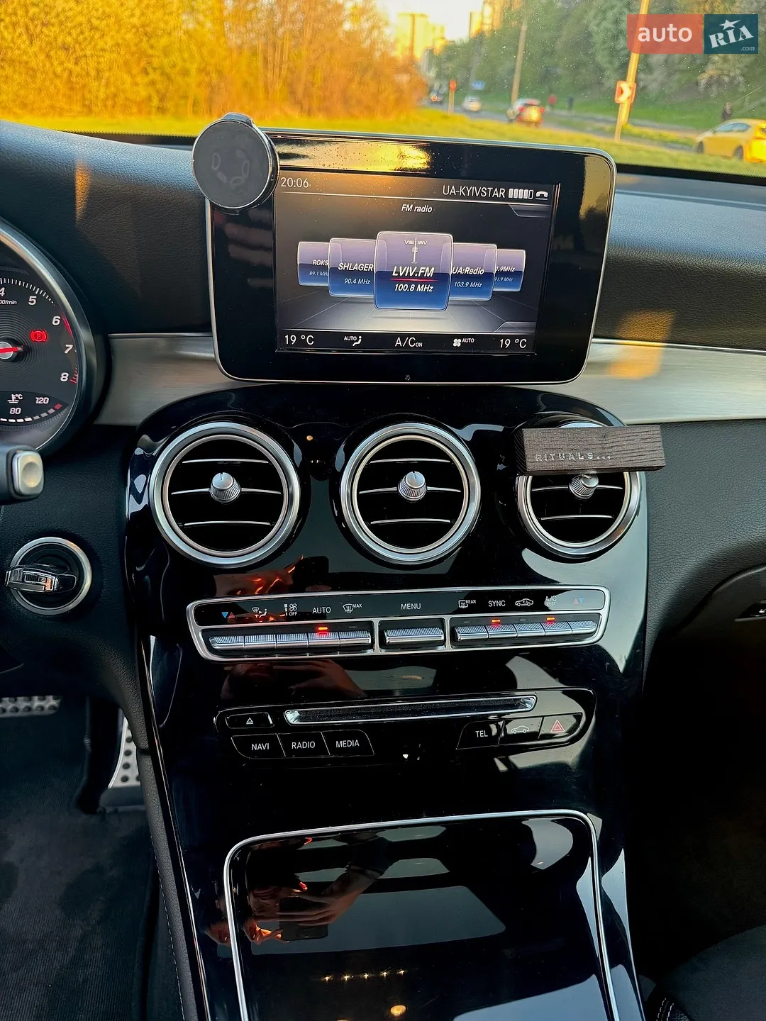 2016 Mercedes-Benz GLC - мініатюра 16