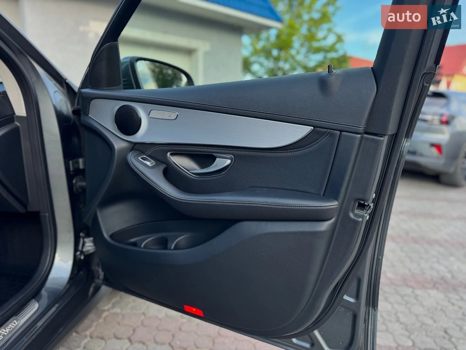 2016 Mercedes-Benz GLC - мініатюра 25