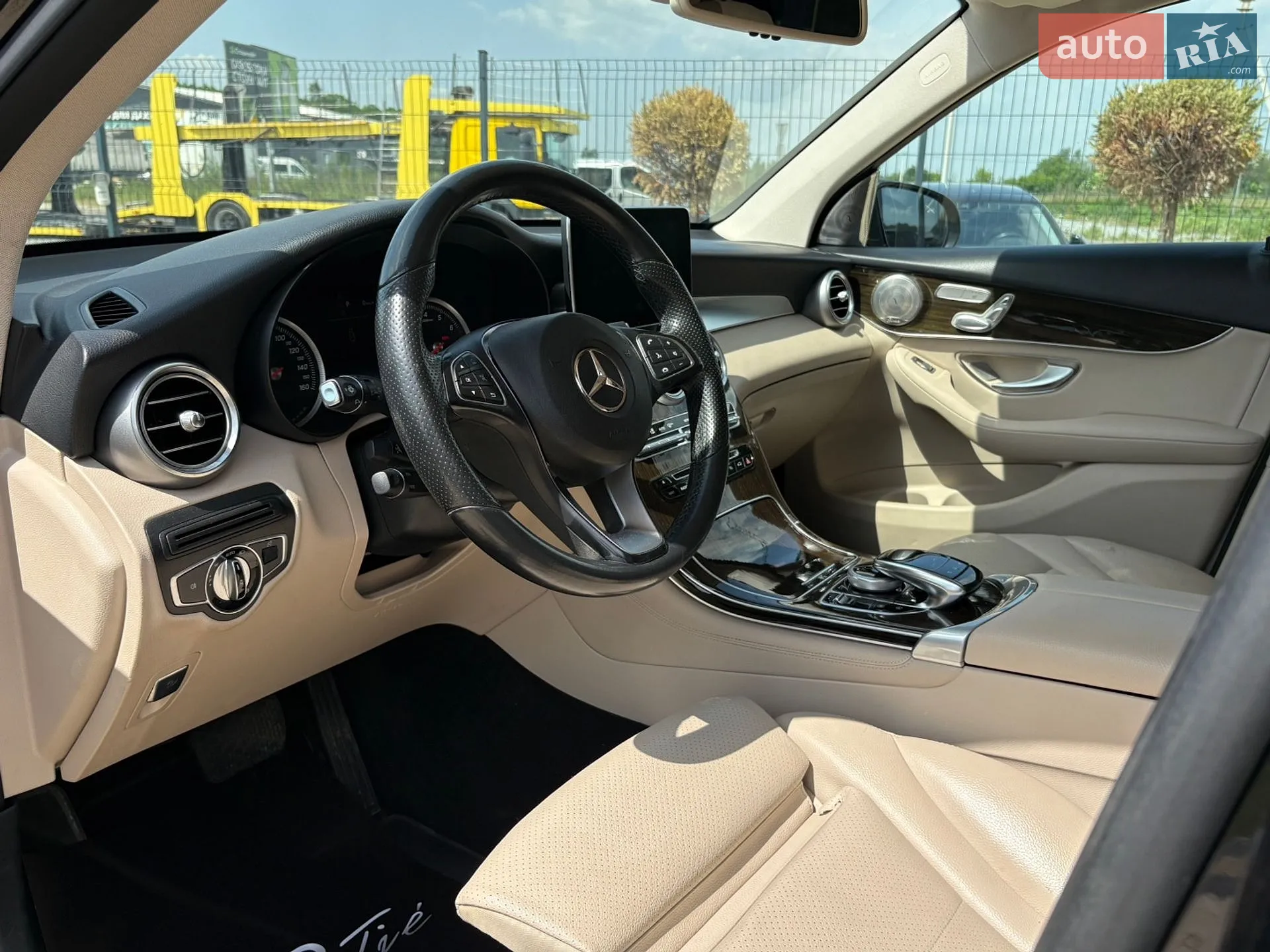 2016 Mercedes-Benz GLC - мініатюра 25