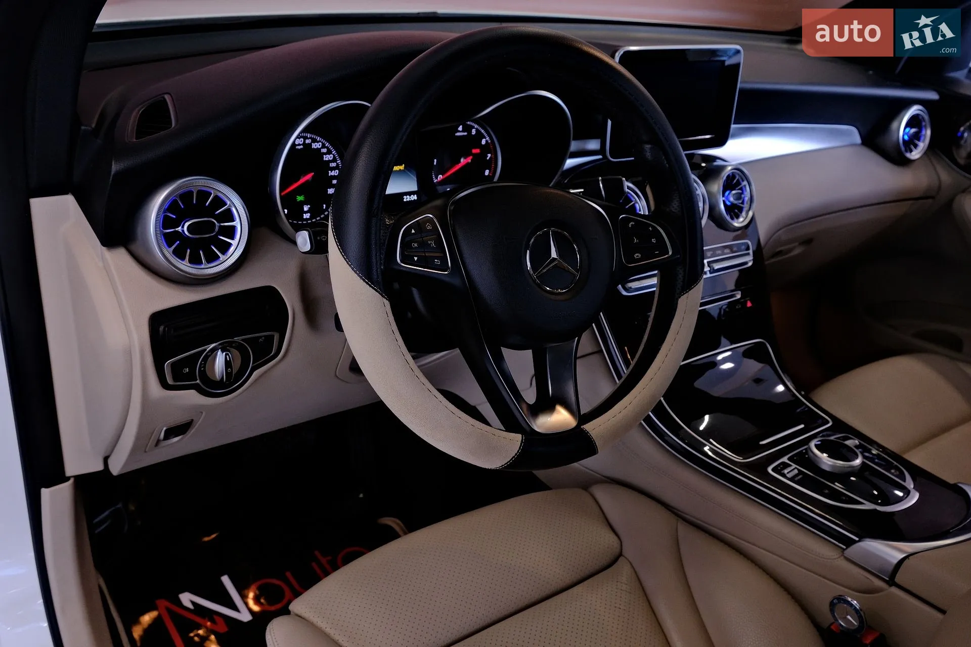 2018 Mercedes-Benz GLC - мініатюра 24