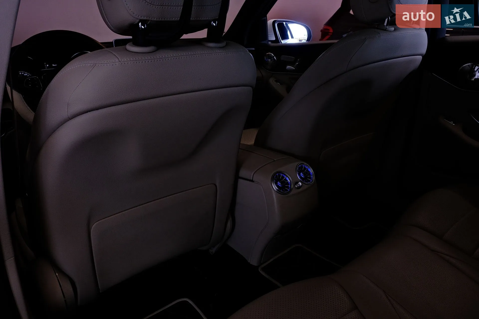 2018 Mercedes-Benz GLC - мініатюра 28