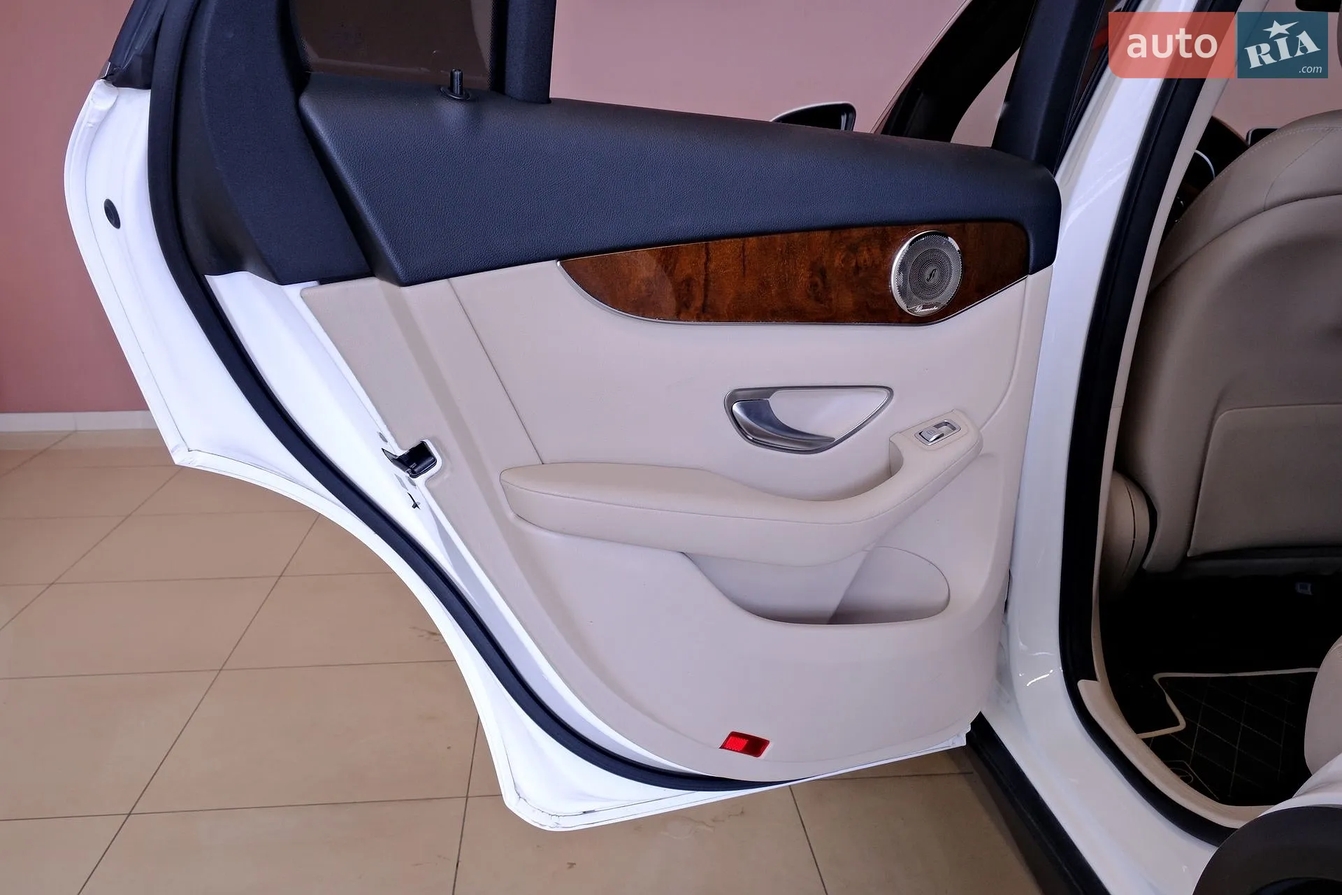 2018 Mercedes-Benz GLC - мініатюра 30