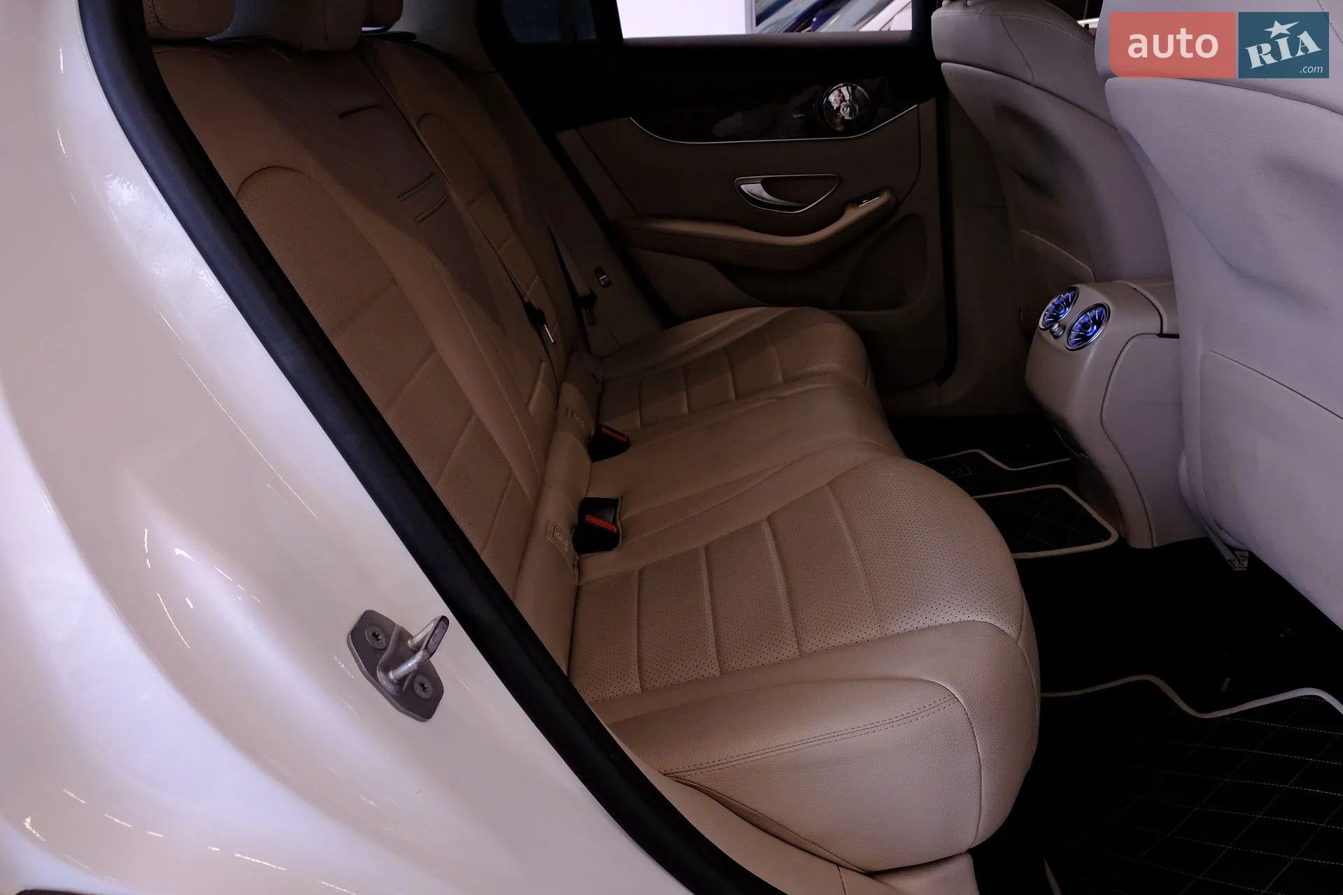 2018 Mercedes-Benz GLC - мініатюра 31