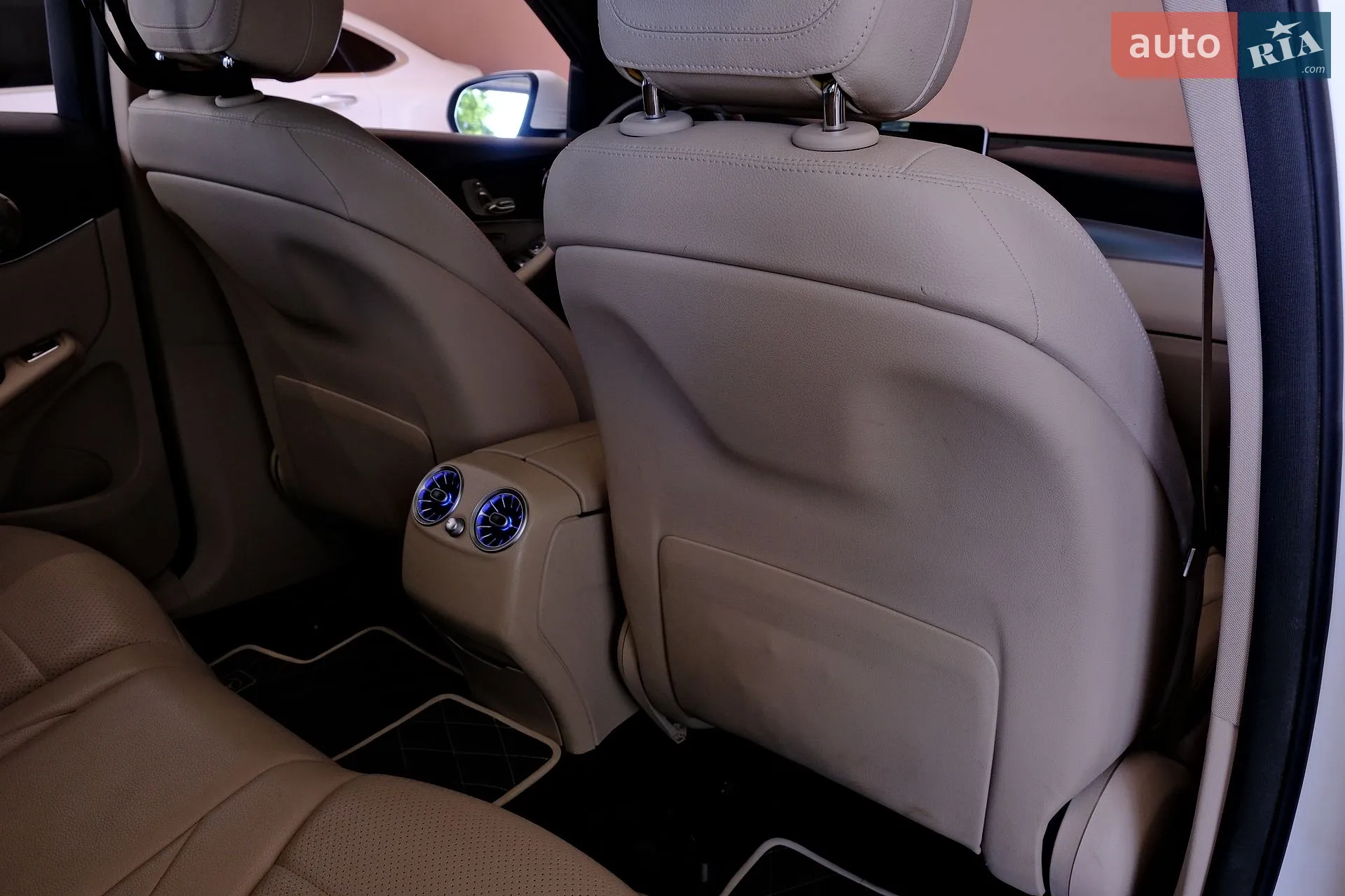 2018 Mercedes-Benz GLC - мініатюра 32