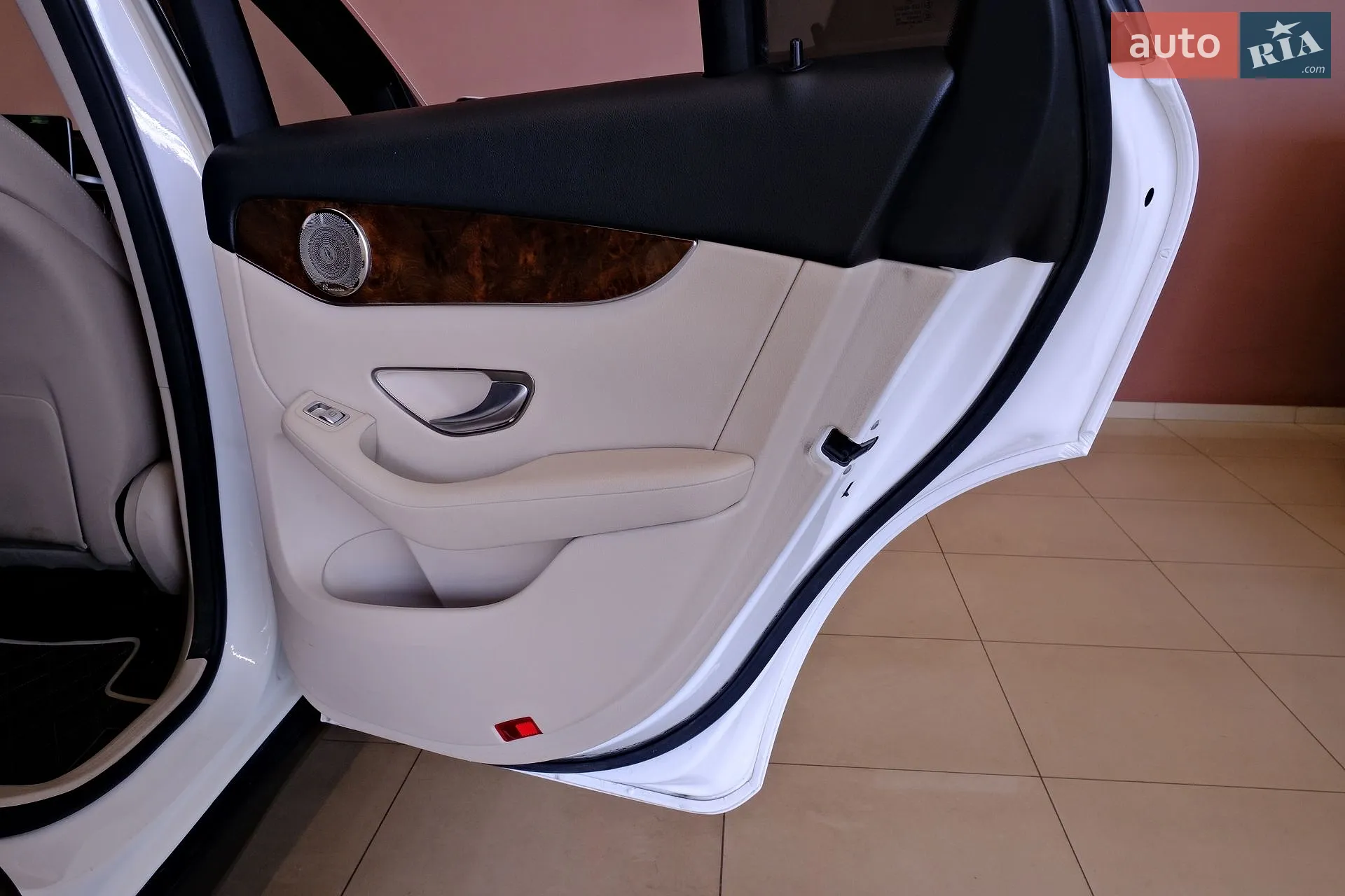 2018 Mercedes-Benz GLC - мініатюра 34