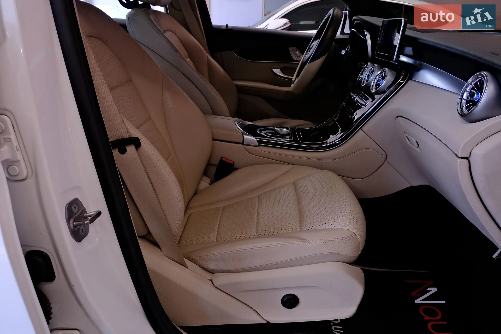 2018 Mercedes-Benz GLC - мініатюра 35