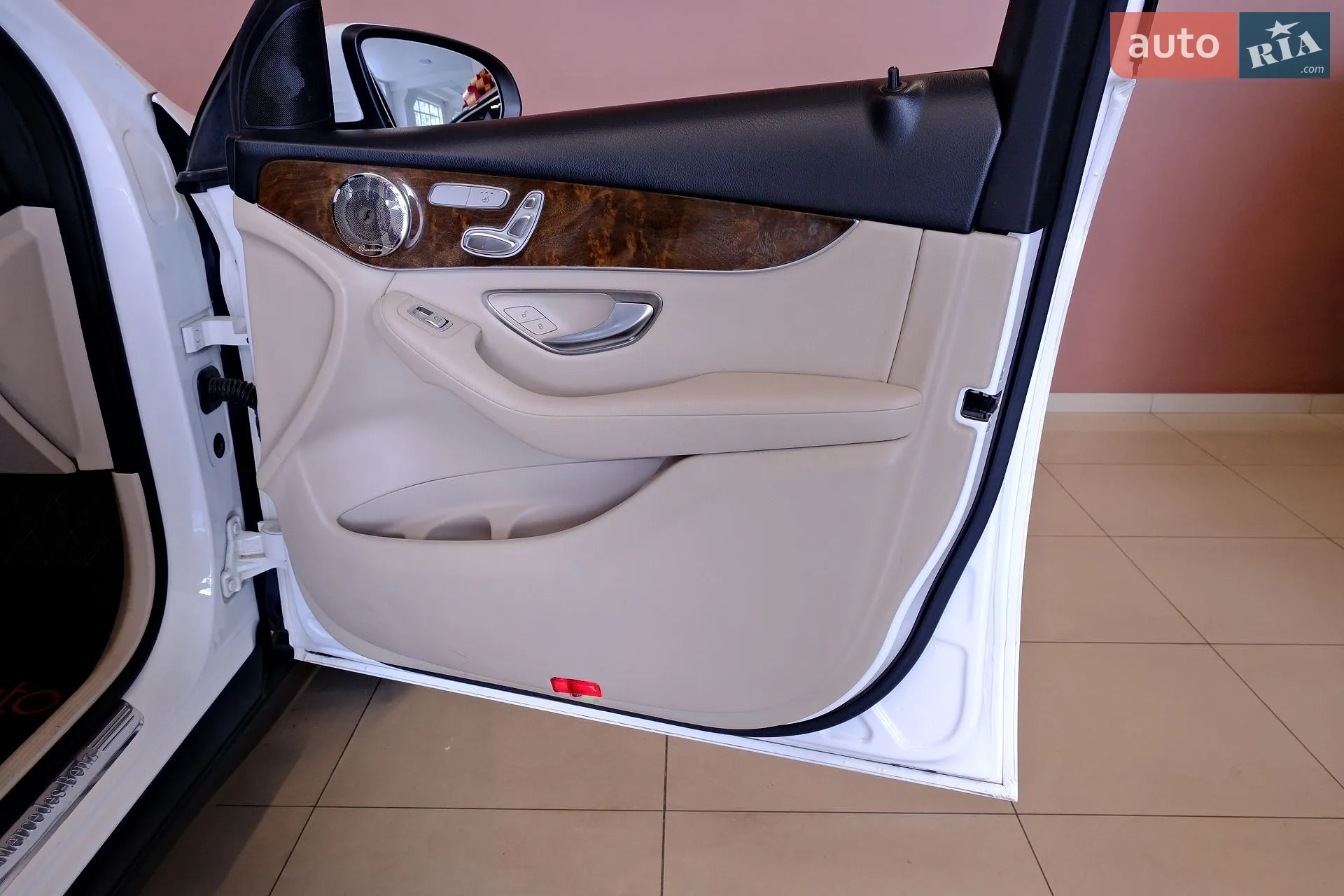 2018 Mercedes-Benz GLC - мініатюра 38