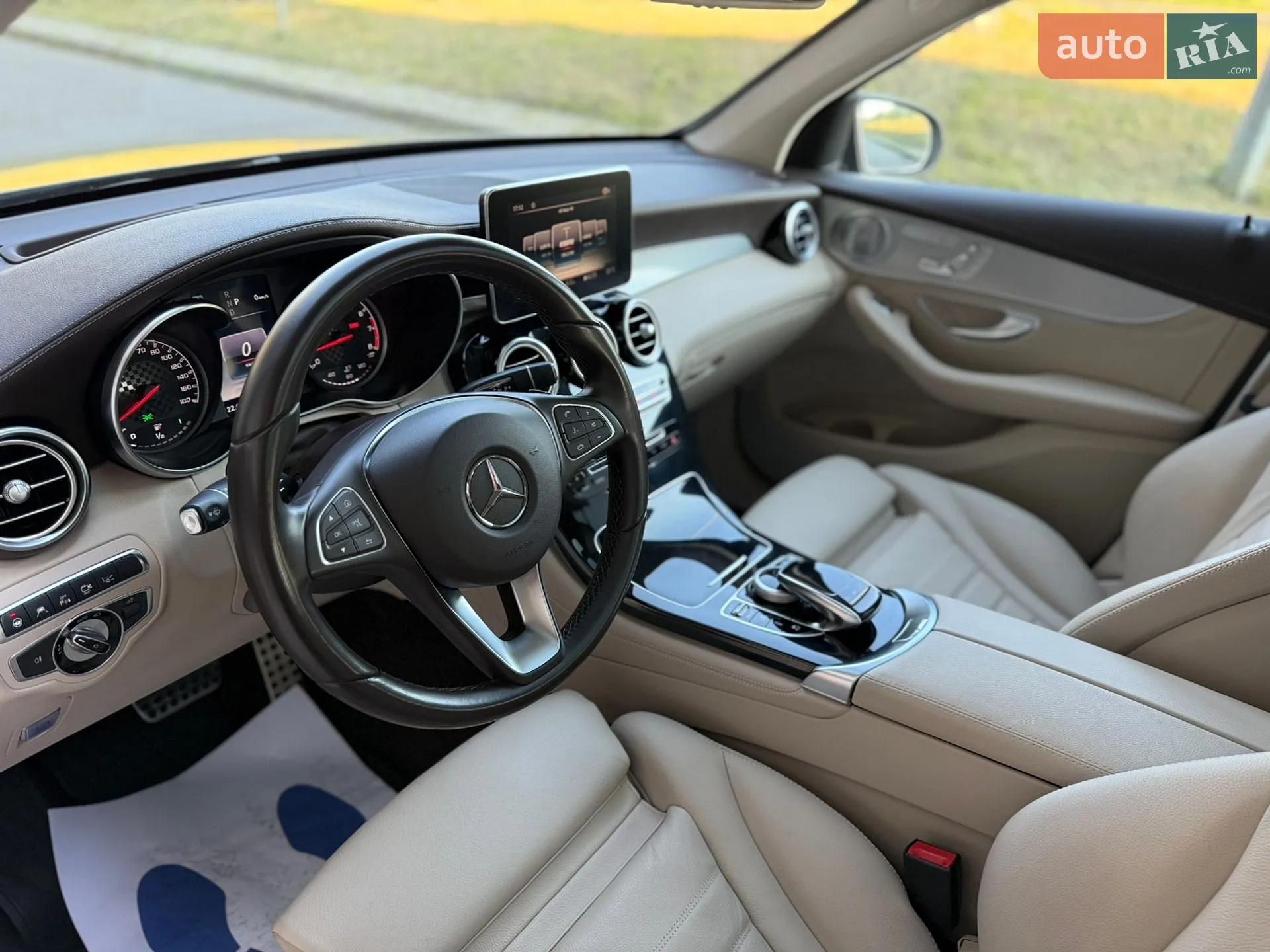 2016 Mercedes-Benz GLC - мініатюра 30