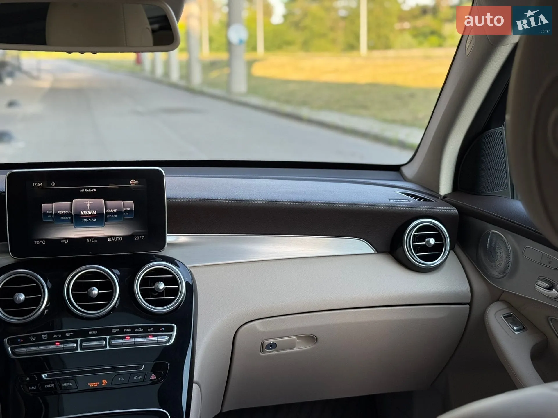 2016 Mercedes-Benz GLC - мініатюра 39