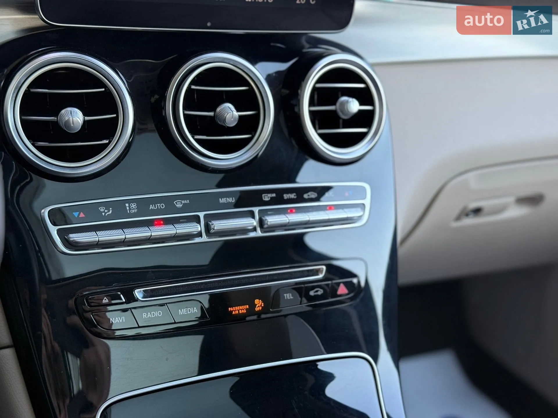 2016 Mercedes-Benz GLC - мініатюра 45
