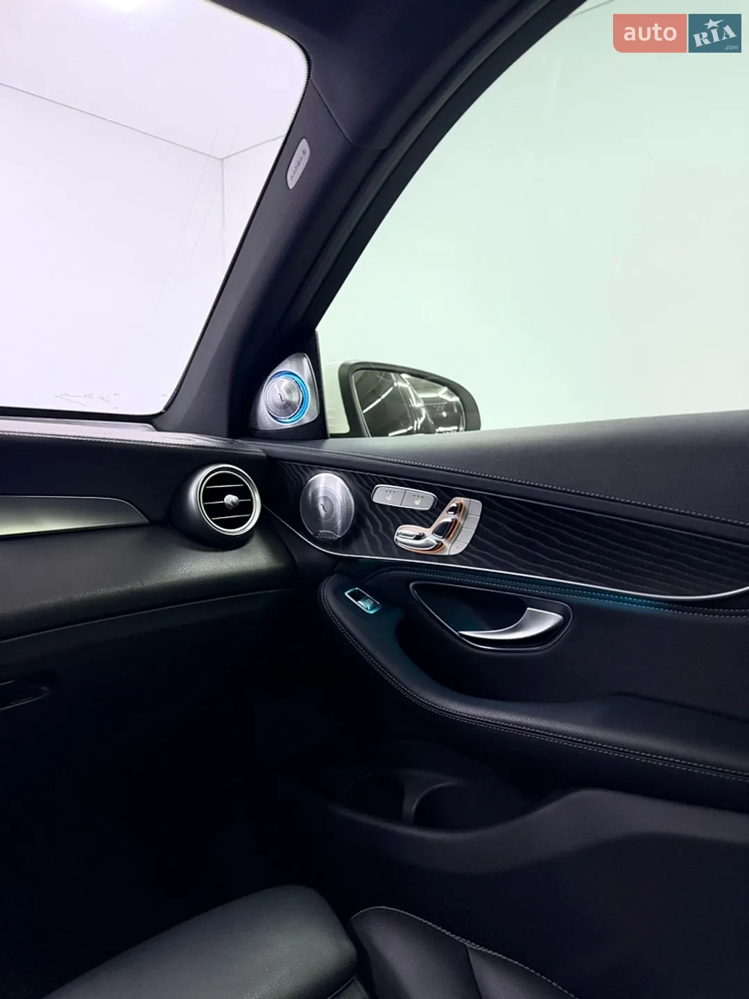 2016 Mercedes-Benz GLC - мініатюра 35