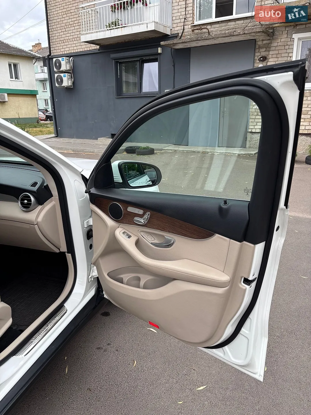 2022 Mercedes-Benz GLC - мініатюра 23