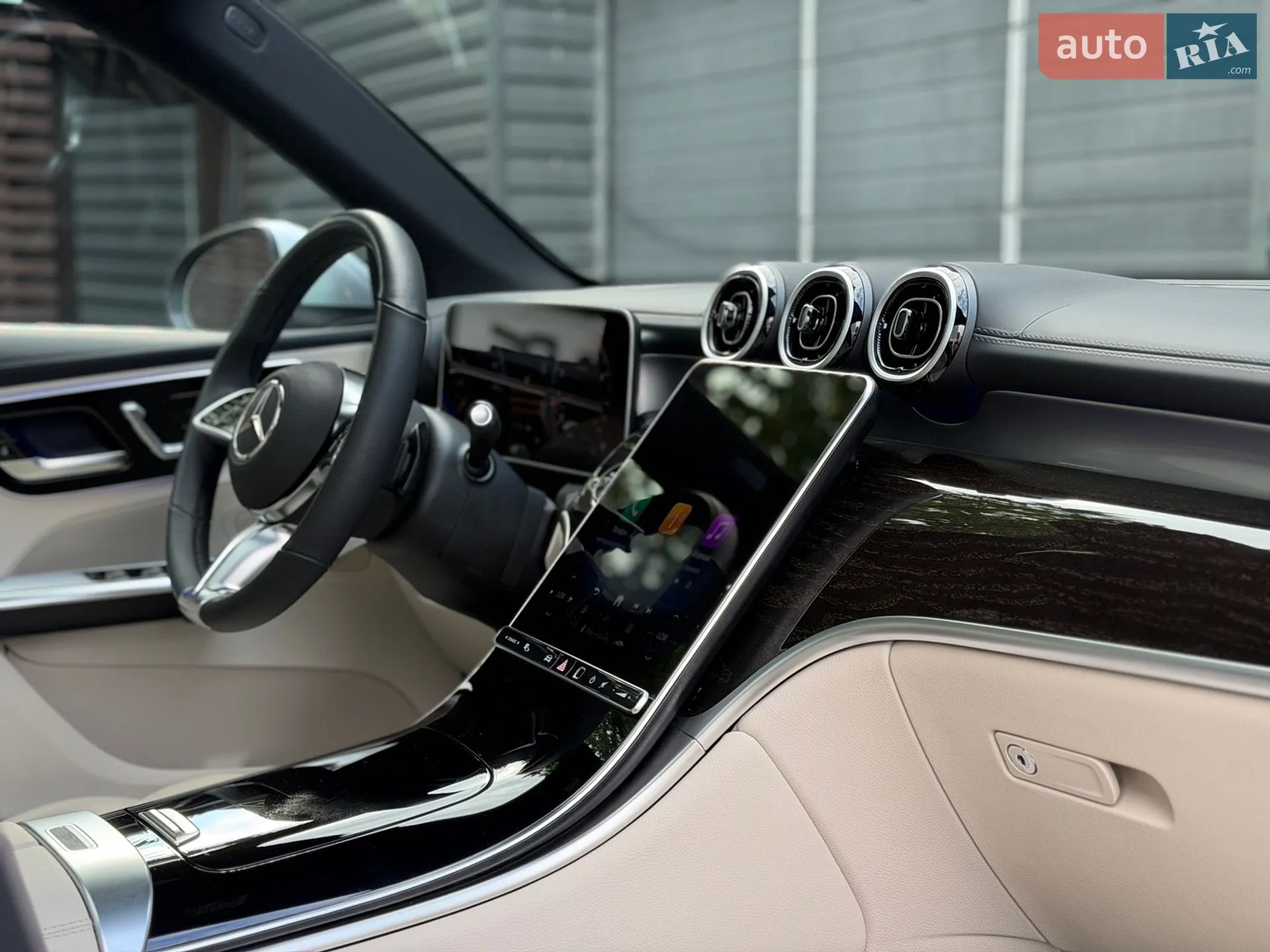 2024 Mercedes-Benz GLC - мініатюра 25