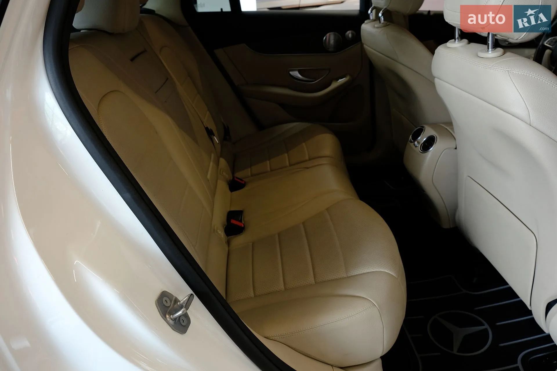 2019 Mercedes-Benz GLC - мініатюра 33