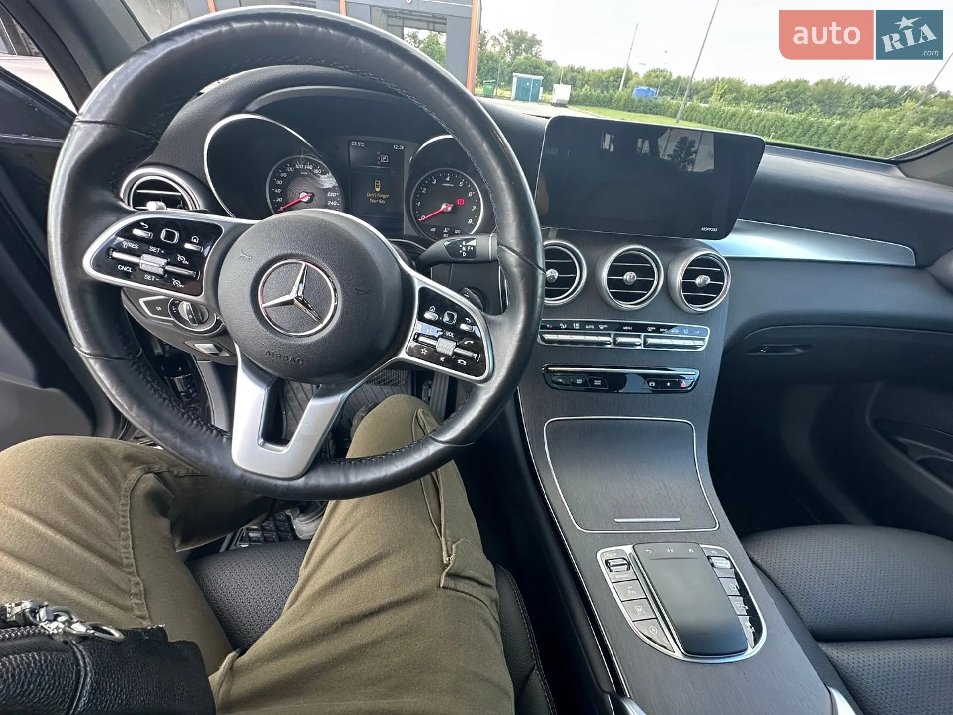 2021 Mercedes-Benz GLC - мініатюра 23