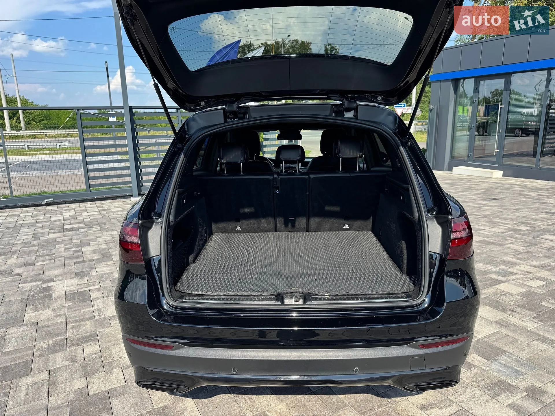 2018 Mercedes-Benz GLC - мініатюра 28
