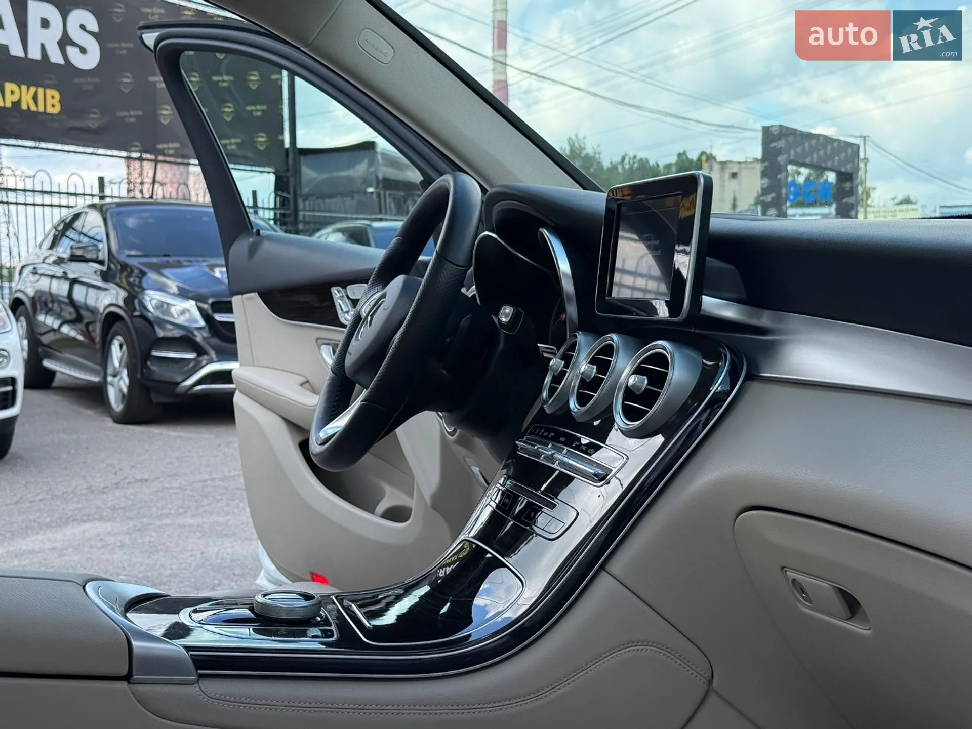 2018 Mercedes-Benz GLC - мініатюра 25
