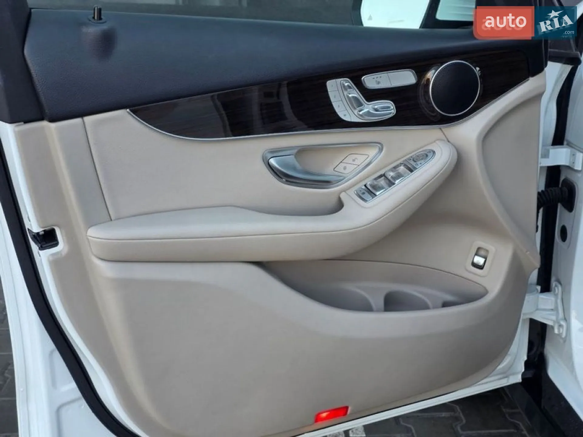 2020 Mercedes-Benz GLC - мініатюра 28