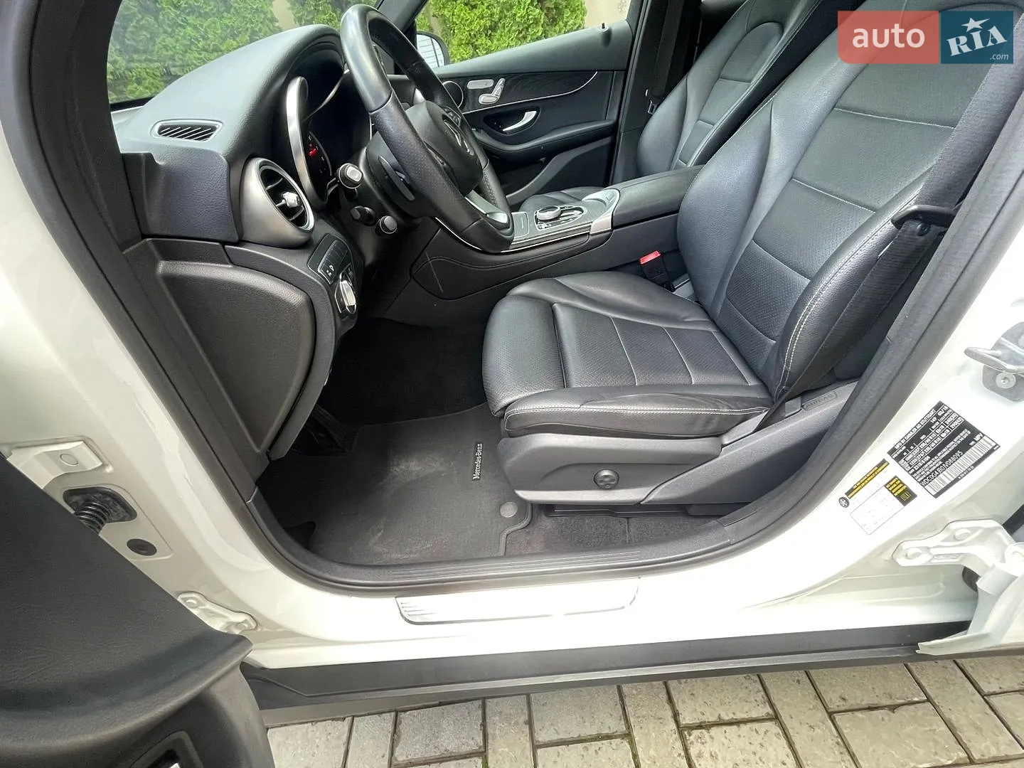 2018 Mercedes-Benz GLC - мініатюра 43