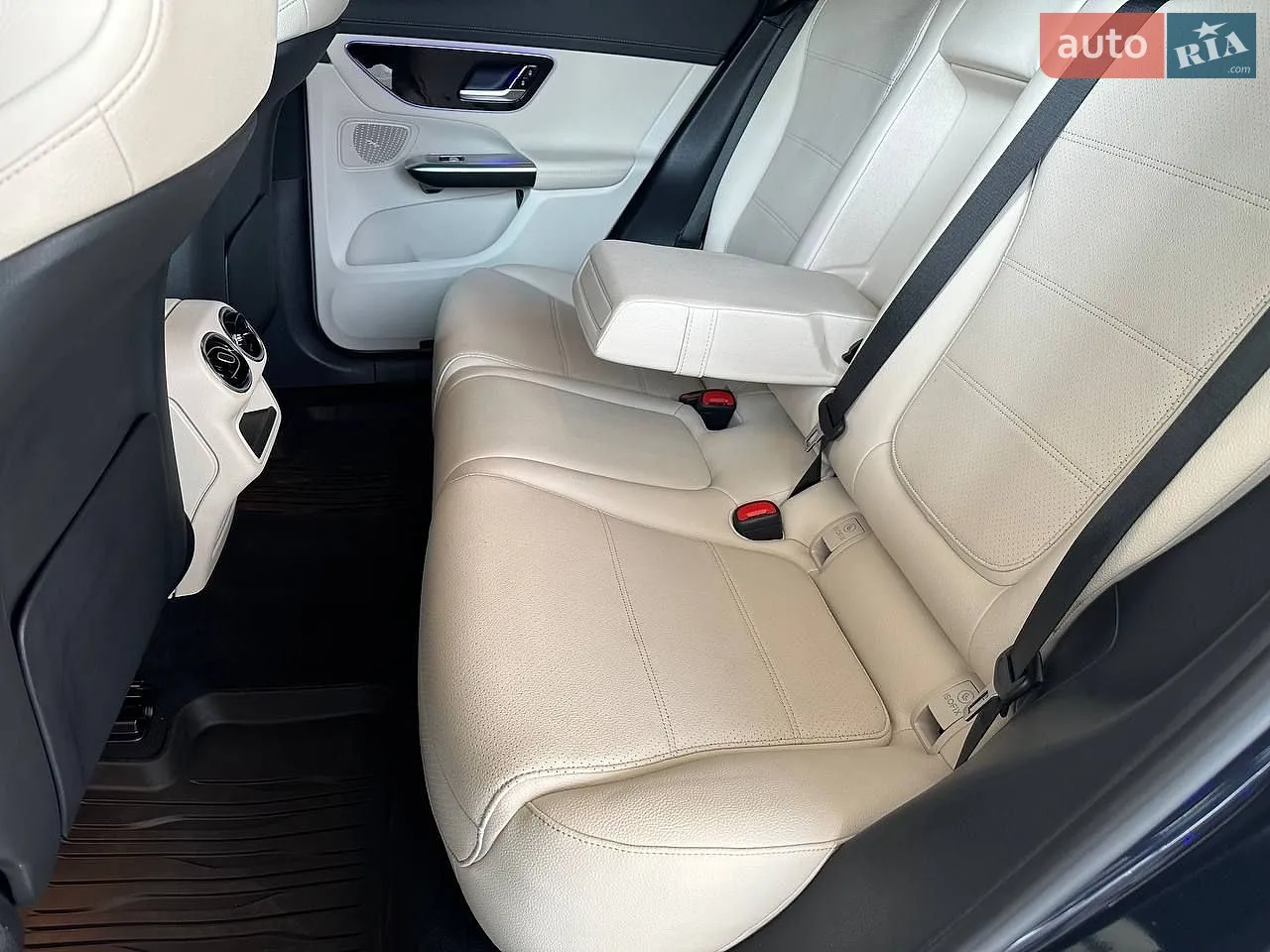 2023 Mercedes-Benz GLC - мініатюра 26