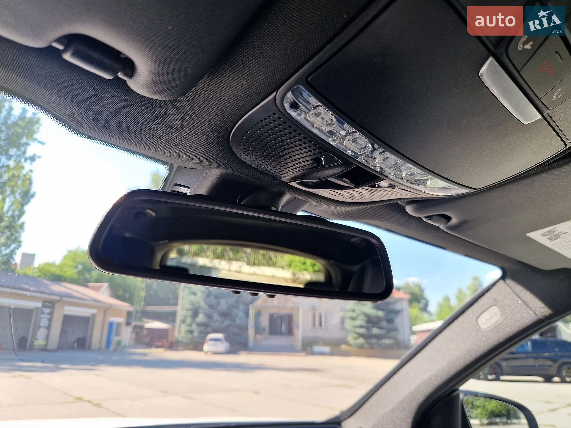 2018 Mercedes-Benz GLC - мініатюра 23