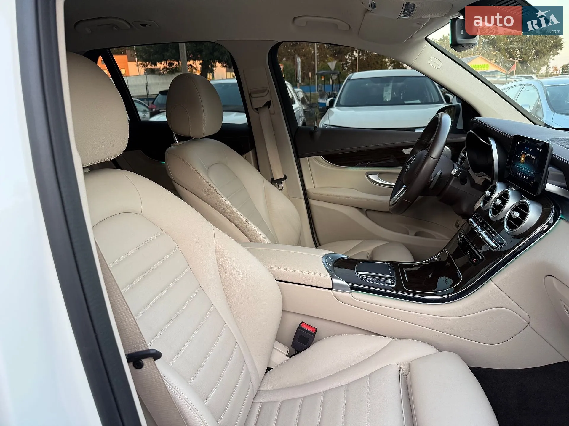 2021 Mercedes-Benz GLC - мініатюра 61