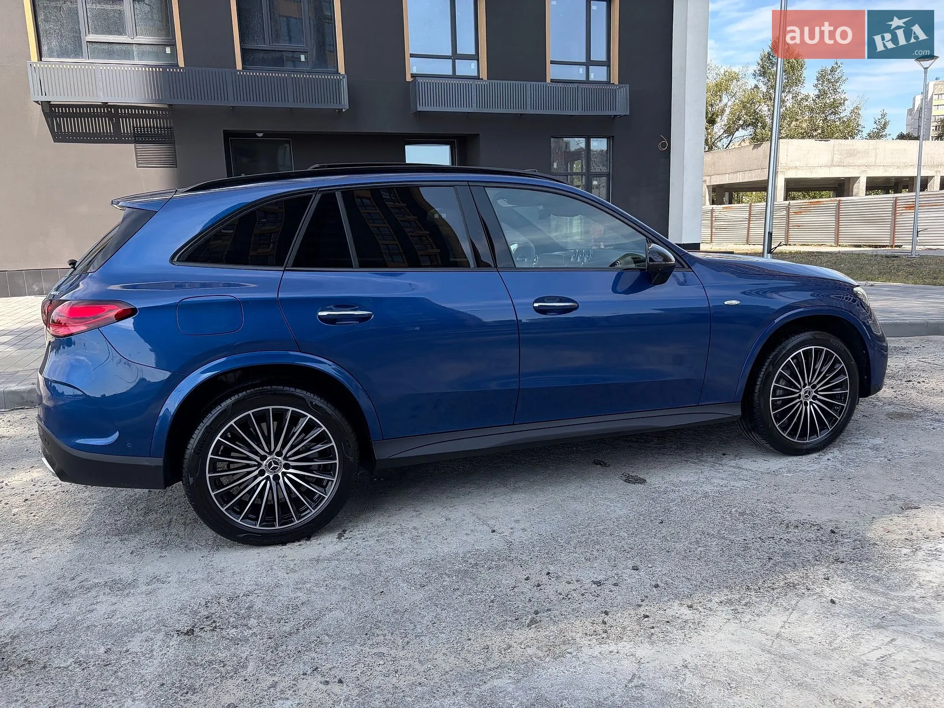2025 Mercedes-Benz GLC - мініатюра 24