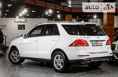 Позашляховик / Кросовер Mercedes-Benz GLE-Class 2017 в 