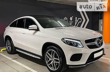 Позашляховик / Кросовер Mercedes-Benz GLE-Class 2016 в 