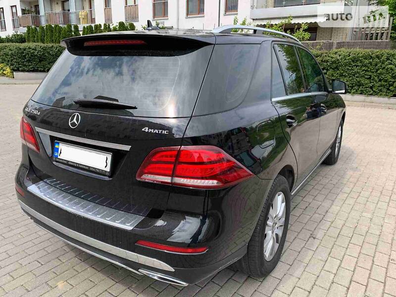 Позашляховик / Кросовер Mercedes-Benz GLE-Class 2017 в Запоріжжі фото 4 Позашляховик / Кросовер Mercedes-Benz GLE-Class 2017 в Запоріжжі