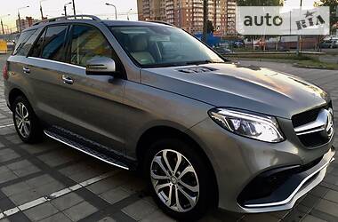 Позашляховик / Кросовер Mercedes-Benz GLE-Class 2016 в 