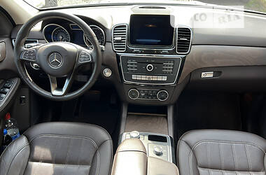 Внедорожник / Кроссовер Mercedes-Benz GLE-Class 2016 в 