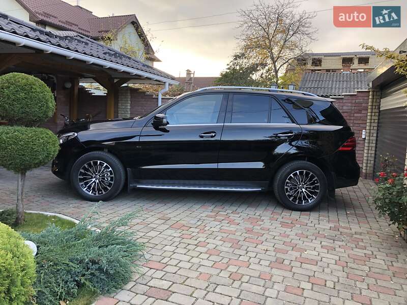 Внедорожник / Кроссовер Mercedes-Benz GLE-Class 2016 в Калуше